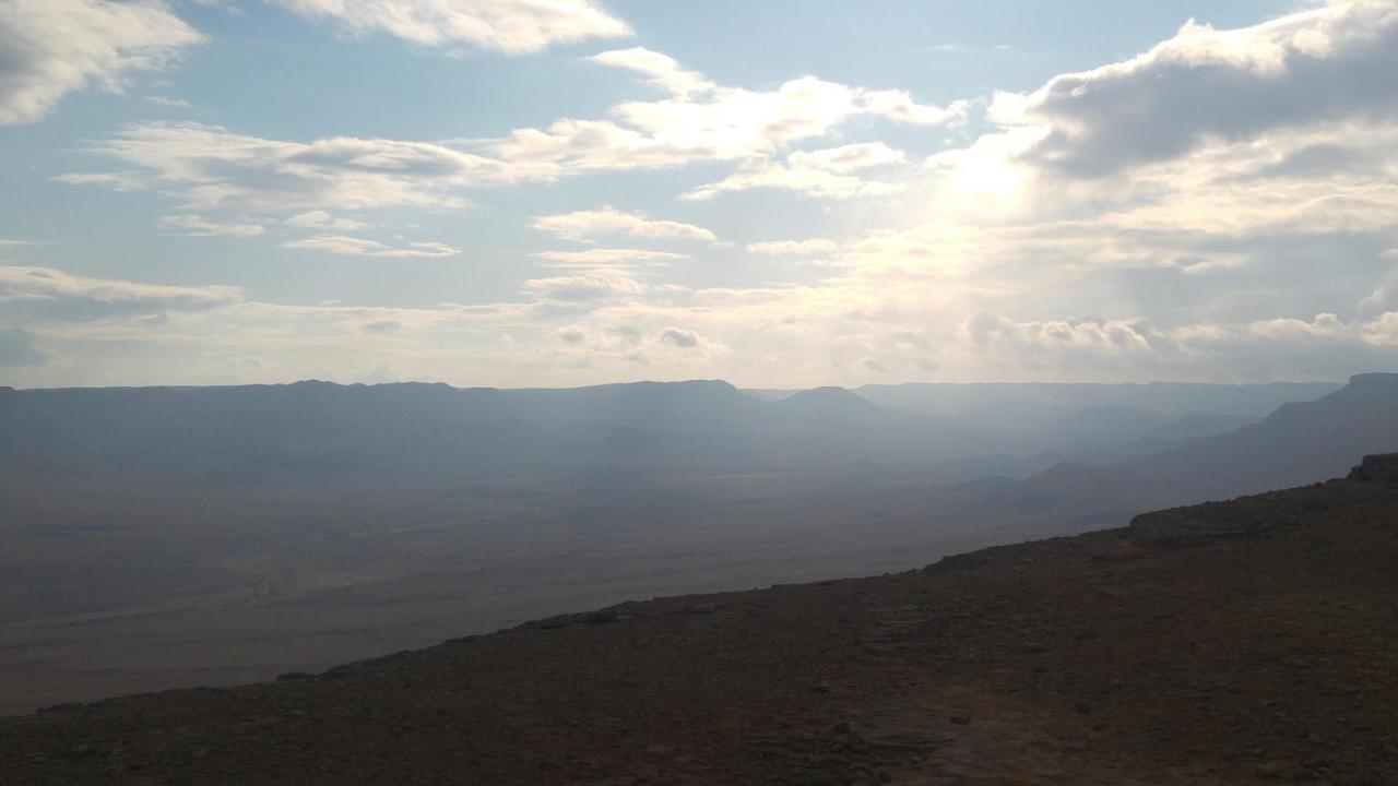 הבית ליד המצוק By The Cliff Mitzpe Ramon Exterior foto